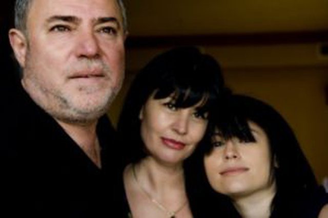 Vajza e Xhevdet Ferrit dedikim prekës për të atin: Nuk më mësove si të jetoj pa prezencën tënde