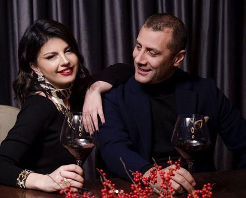 Rudina Dembacaj njofton live në emision dasmën me Mark Frrokun