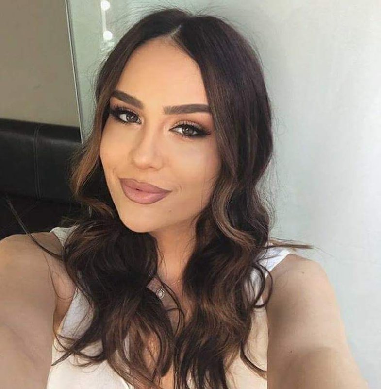 Xhensila Myrtezaj flet për herë të parë për divorcin e prindërve