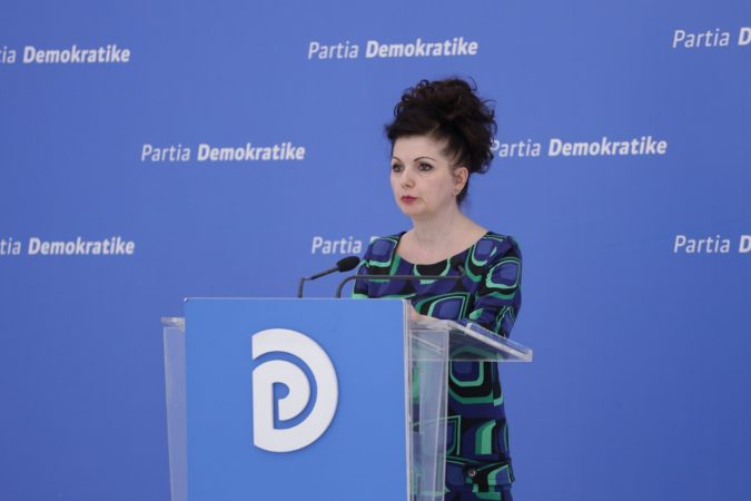 Mirela Tabaku: Qeveria përgjegjëse për rritjen e infektimeve, Manastirliu të largohet