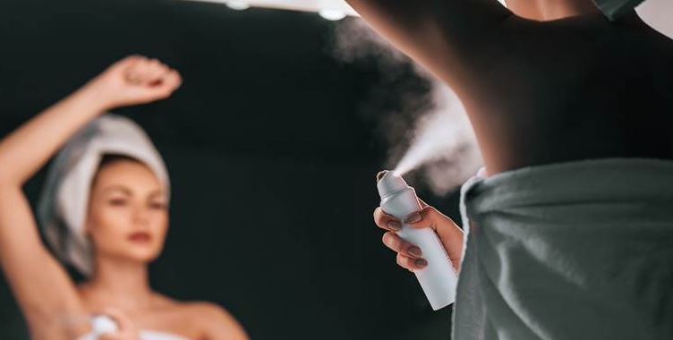Jo vetëm kundër djersës, 4 mënyra të tjera përdorimi të deodorantit