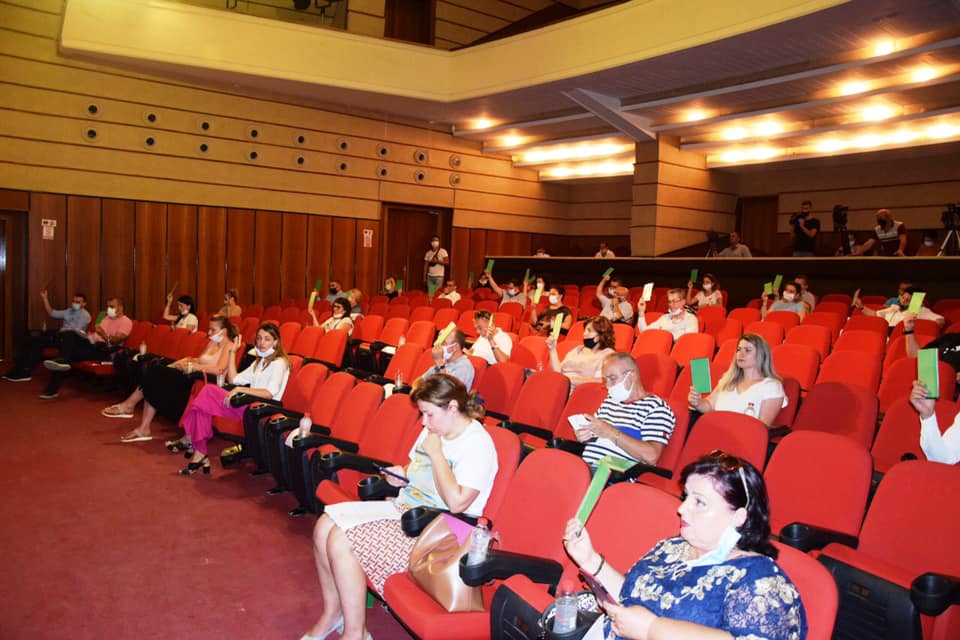 VIDEO/ Mbledhja e Këshillit Bashkiak Durrës, miratohen në unanimitet 9 pikat e rendit të ditës