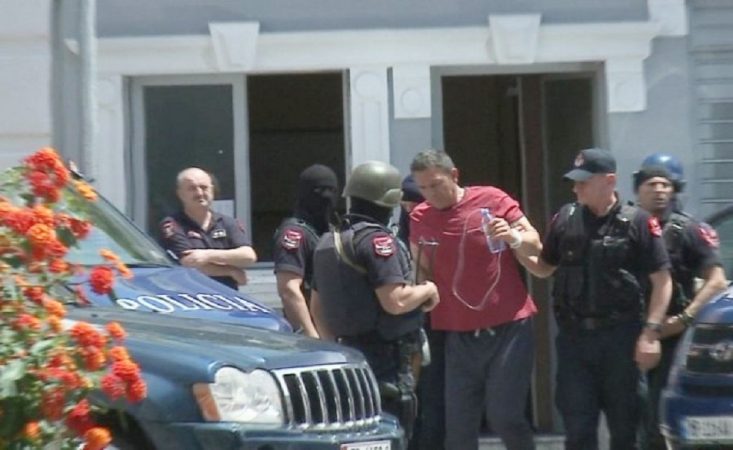 Detaje nga atentati ndaj Ardjan Çapjes/ Shoqërohen në polici më shumë se 20 persona, sekuestrohen kamerat e sigurisë