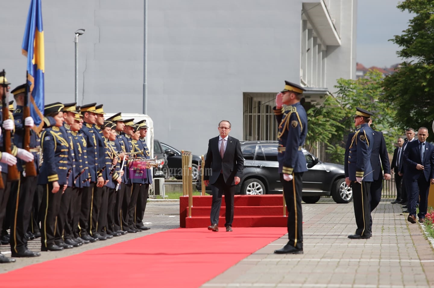 Avdullah Hoti merr zyrtarisht detyrën e kryeministrit të Kosovës