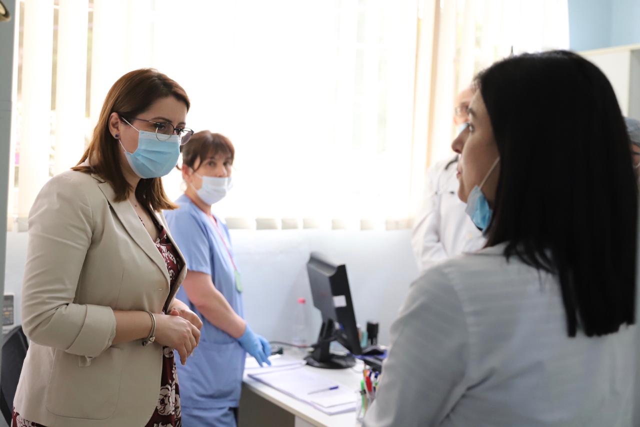 Manastirliu: Asnjë pacient kronik s’ka mbetur pa shërbim, mbi 40 mijë receta me rimbursim më shumë se viti i kaluar