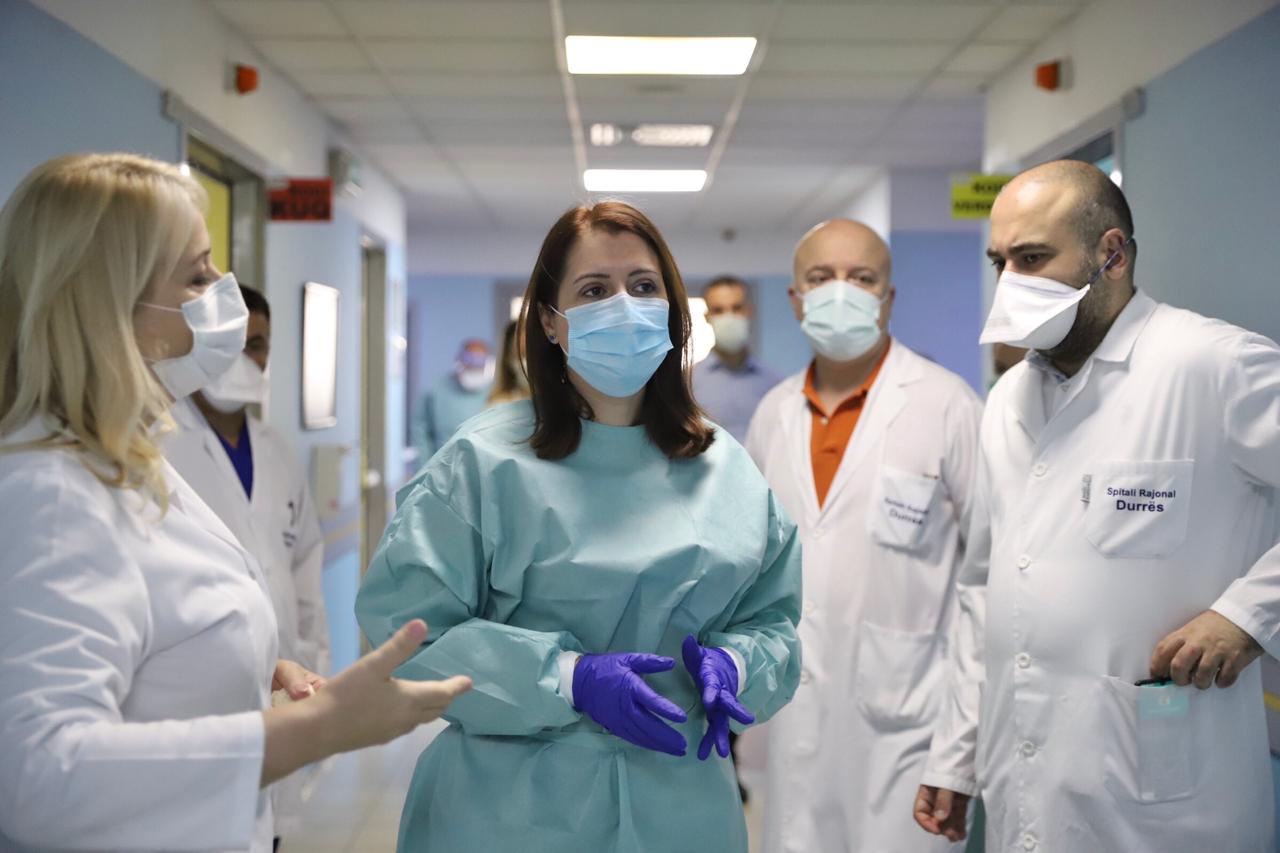 Manastirliu në spitalin e Durrësit: Fuqizojmë terapitë intensive në spitalet rajonale (VIDEO)