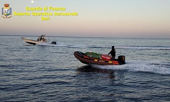 Bllokohet gomonia me 3 kuintalë drogë, arrestohen dy shqiptarë