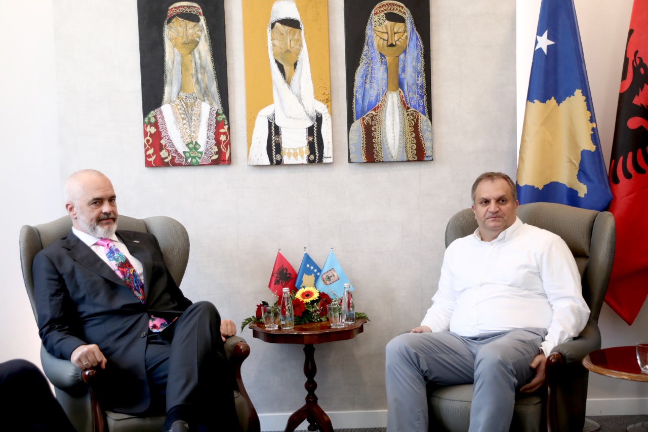 Kryeministri Rama takon kreun e Komunës së Prishtinës, Shpend Ahmeti