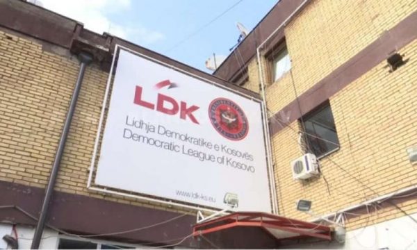 Seanca për votimin e qeverisë së re, LDK dorëzon kërkesën në Kuvend