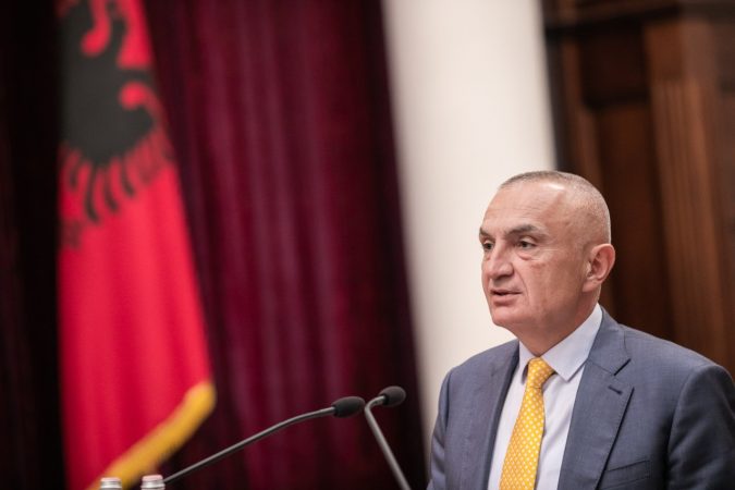 U shoqërua nga forcat blu, Meta thirrje Policisë së Shtetit: Respektoni ligjin, lirinë dhe të drejtat e gazetarëve