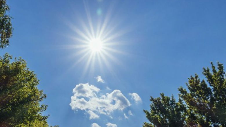 Diell e temperatura deri në 38°C, parashikimi i motit për sot