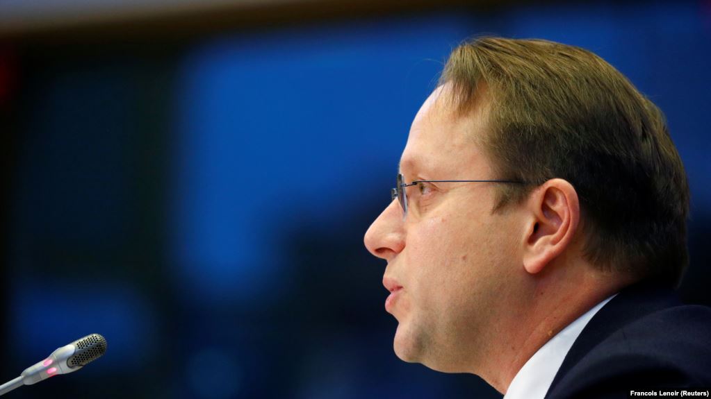 Mesazhi i Varhelyi-t: Vijoni negociatat, mos humbni kohë për reformën zgjedhore