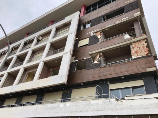 Zvarritja e planit të Rindërtimit përndjek mijëra të pastrehët e tërmetit