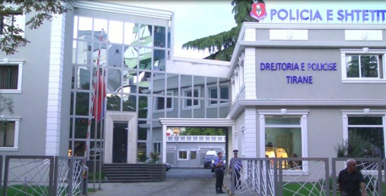 Vjedhja në Drejtorinë e Transportit Rrugor, policia: Dy persona morën kasafortën