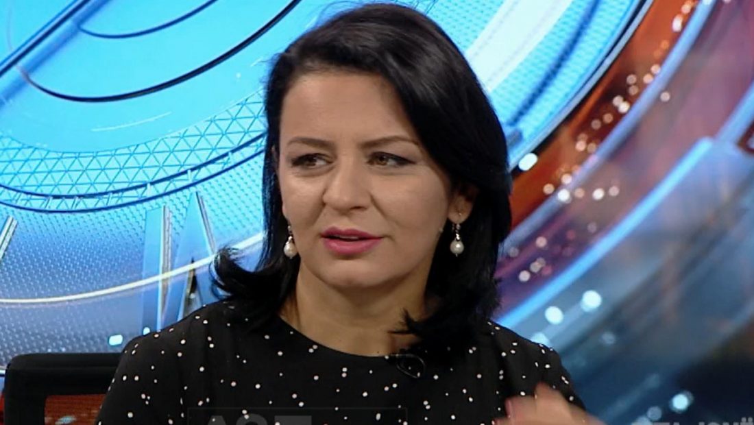 Pedagogia Edlira Gjoni ironizon QSHA-në dhe i vë në dukje gabimet gramatikore