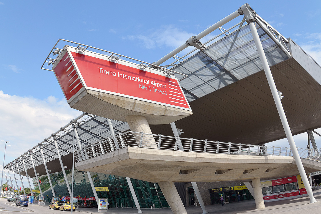 4 fluturime nesër nga Rinasi, destinacionet dhe rregullat që duhet të zbatoni