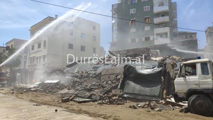 Një ditë pas shembjes së pallatit, bulevardi “Dyrrah” i pastruar dhe i lirë për qytetarët (FOTO)