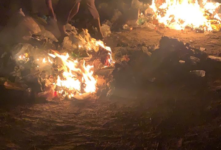 Durrës, dogjën mbeturinat, policia procedon dy persona