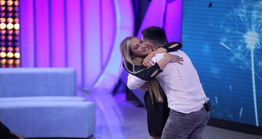 Isli Islami dhe Ori Nebiaj rrëfejnë momentin kur u njohën, çfarë nuk pëlqen Isli tek ajo