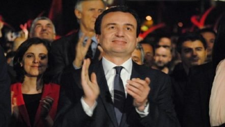 VV nuk dorëzohet, nis mbledhjen e firmave në rrugë për mbajtjen e zgjedhjeve të reja!