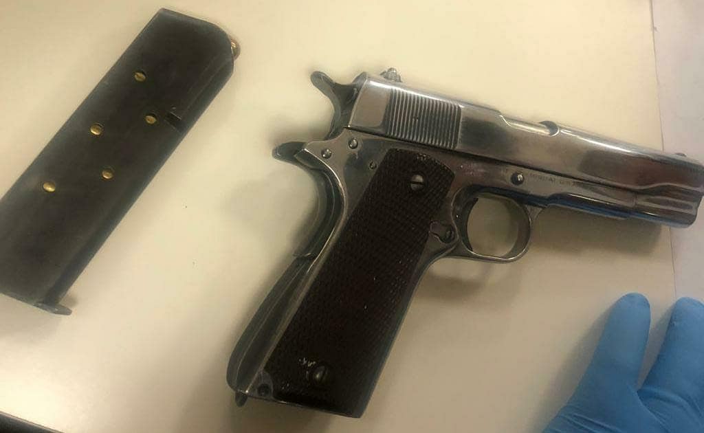 Mbante armë zjarri me fishekë në automjet, arrestohet 37-vjeçari në Tiranë