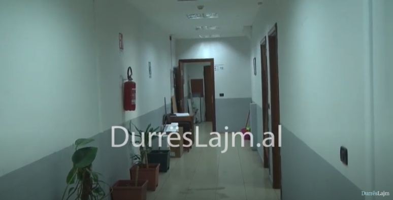 Dalin përgjigjet e tamponëve për punonjësit e tjerë të Kadastrës në Durrës