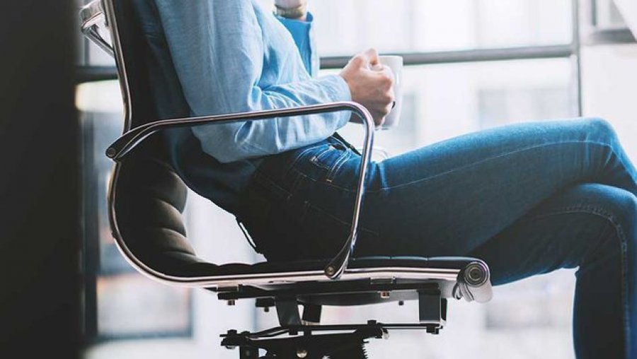 Nëse qëndroni shumë gjatë ulur, rrezikoheni nga kanceri