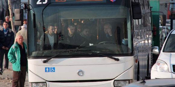 Shoqata e Transportit kërkesë qeverisë: Të hiqet akciza dhe taksat për karburantin