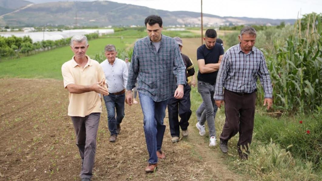 Basha takon fermerët premton subvencione dhe heqje të taksës së qarkullimit