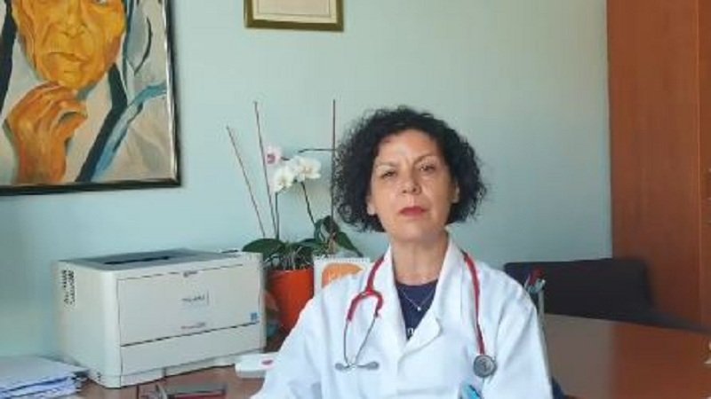 Koronavirusi/ Mjekja e QSUT-së bën apel: Nuk ju kushton asgjë të mbani një maskë