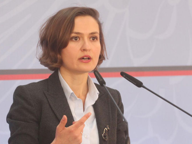 “Kthehu prej nga ke ardhur!”/ Shahini: Nuk mund të lejojmë që opozita të helmojë mendjet e brezave të rinj