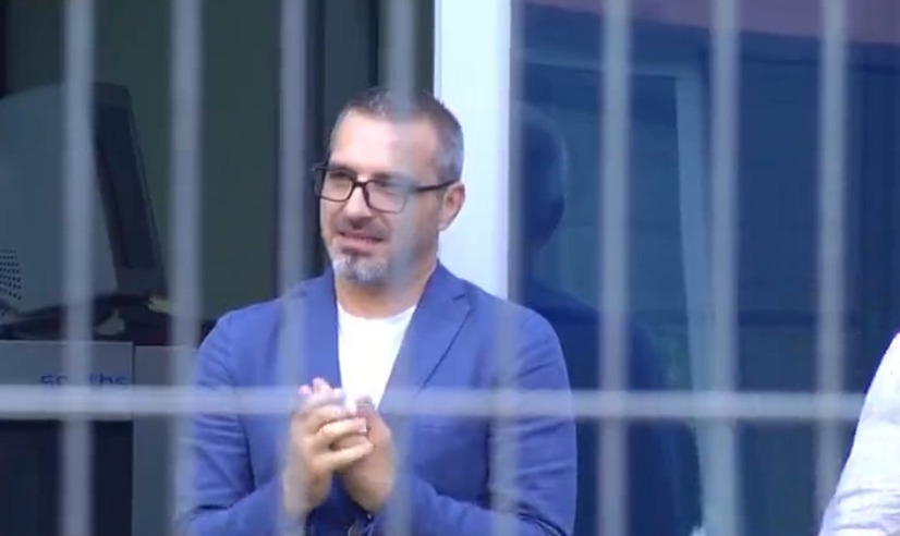 Seanca e radhës, Saimir Tahiri mbërrin me avokatin në gjykatë