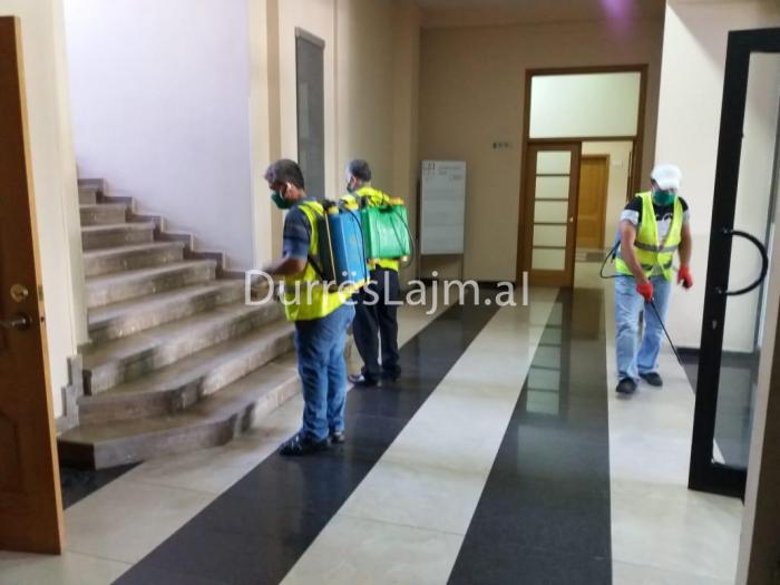Koronavirusi prek bashkinë e Durrësit, dezinfektohen të gjitha ambientet (FOTO)