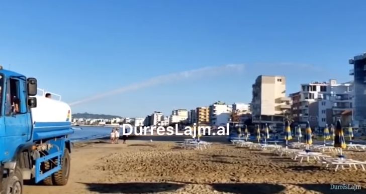 Kryhet dezinfektimi i Plazhit në Durrës, gati për pushuesit (VIDEO)