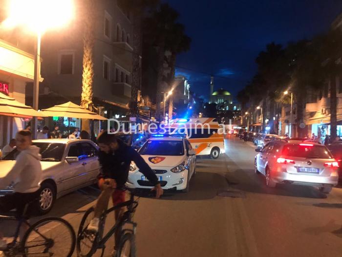 Sherri me thika në bulevardin e Durrësit, policia: U plagosën 3 adoleshentë