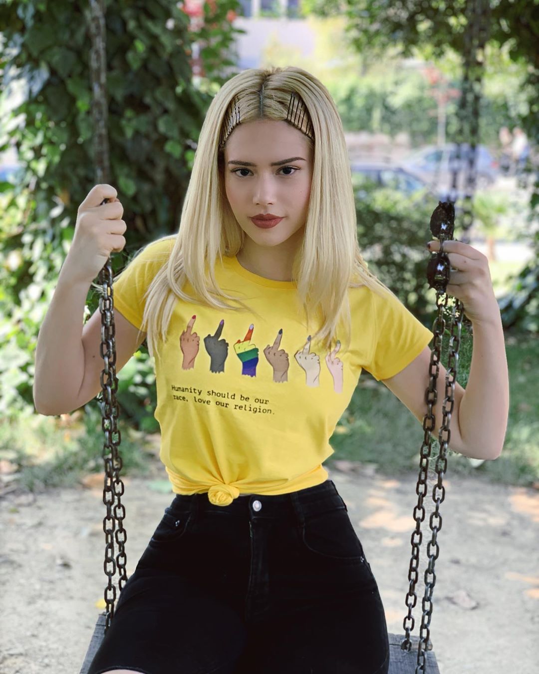 Fjoralba Ponari shpërthen në lot: Moment i tmerrshëm kur më sulmuan me thikë