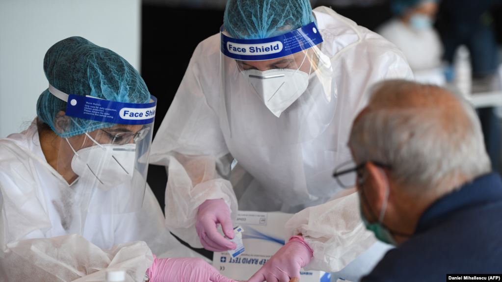 Ministri i Shëndetësisë në Kosovë paralajmëron testime masive për Covid-19