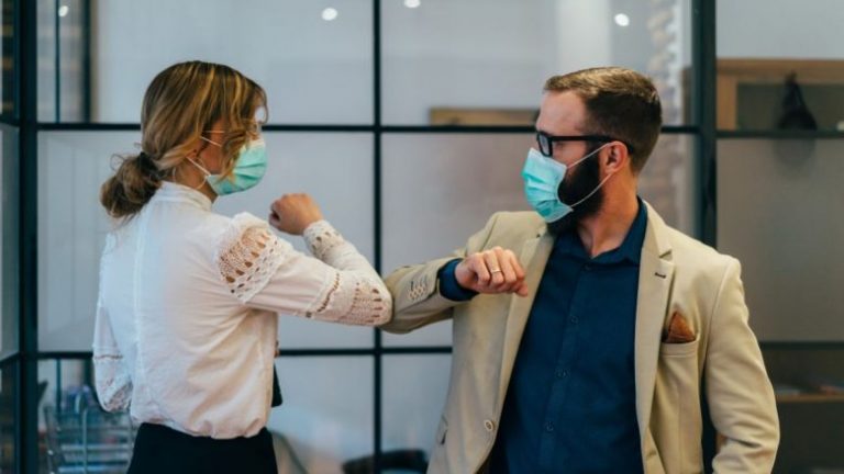 Plani i bankave të famshme botërore për rikthimin e stafit në zyrë gjatë pandemisë