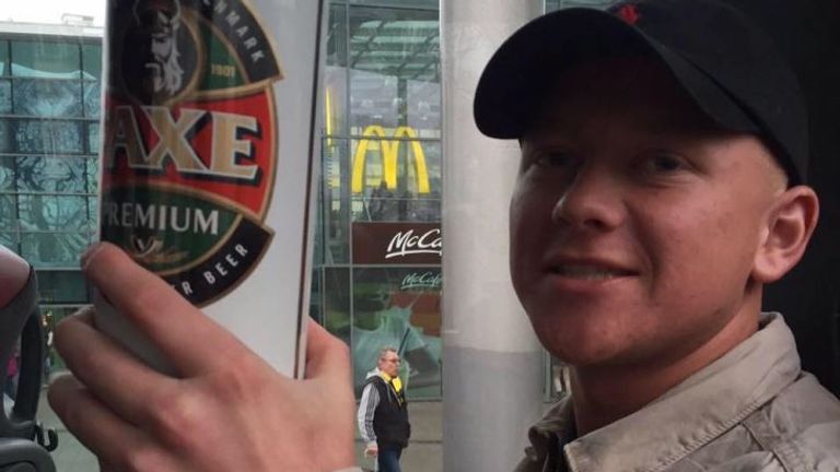 Ideoi sloganin racist në ndeshjen e kampionatit, shkarkohet nga puna tifozi anglez