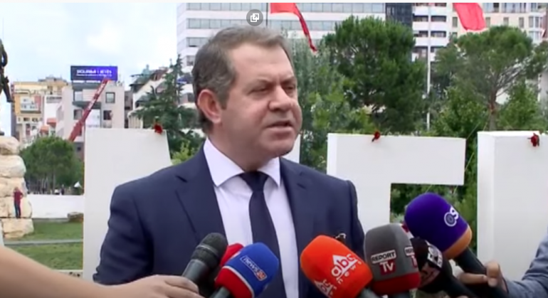 “Idiotët e Athinës mbrojnë në TV të drejtat e mohuara të minoritet grek”, Idrizi apel qeverisë në javën çame