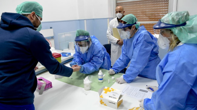 Itali, 23 viktima dhe 143 raste të reja me koronavirus në 24 orët e fundit