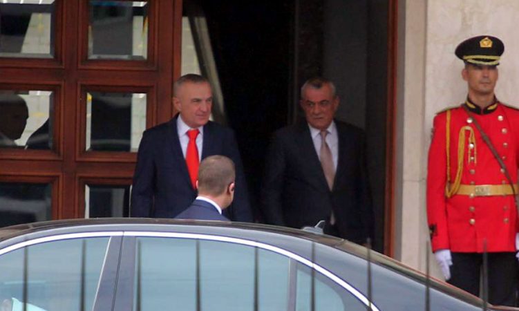 Ftesa për takim, Ruçi i shkon sot në Presidencë Ilir Metës, do të diskutohet për Gjykatën Kushtetuese