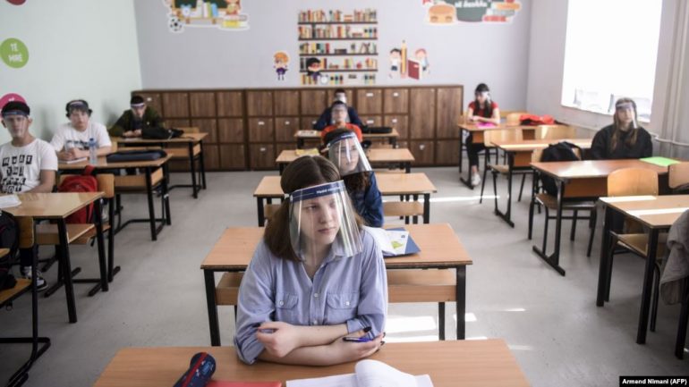 Kosovë/ Nuk u respektuan masat mbrojtëse ndaj COVID-19, ndërpritet mësimi