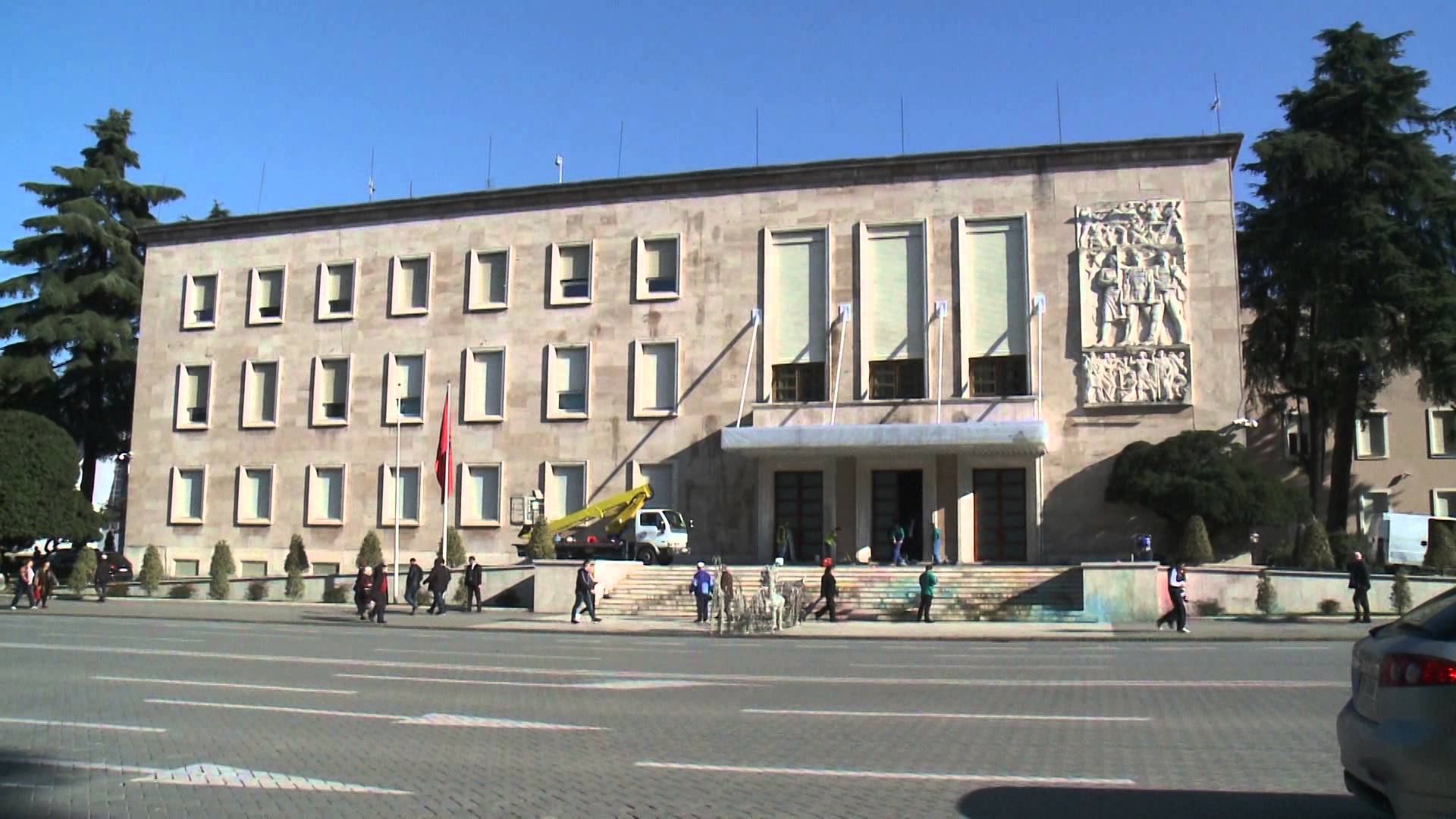 Denoncimi/ “COVID-19 ka prekur Kryeministrinë, mbahet e fshehur”