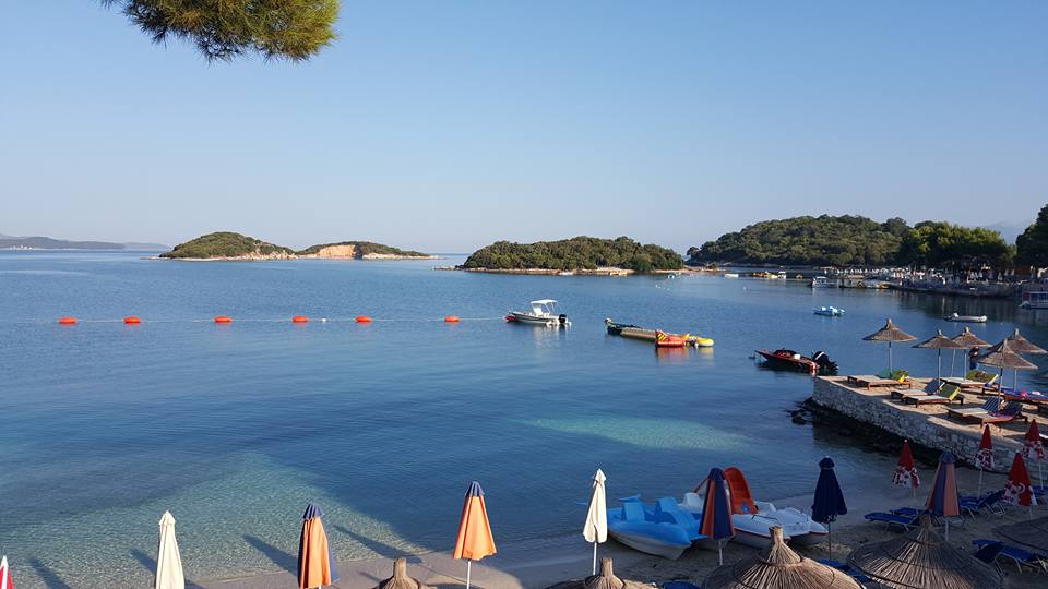 COVID-19 shkon dhe në Ksamil e Dhërmi, të infektuar një banor dhe një pushuese