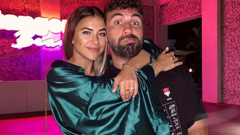 E dashura feston ditëlindjen, Ledri Vula dedikim me foton romantike