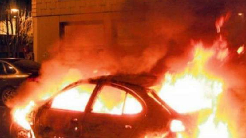 Vrasja mafioze e 40-vjeçarit, gjendet makina e atentatorëve e djegur në periferi