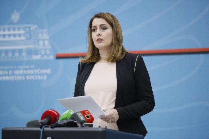 Manastirliu apelon: Respektoni rregullat, viruset mund të jetojnë në disa sipërfaqe për orë të tëra!