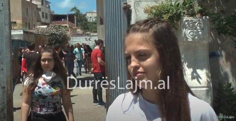 Provimi i dytë/ Maturantët e Durrësit: Ishte i vështirë, alternativat disi ngatërruese (VIDEO)