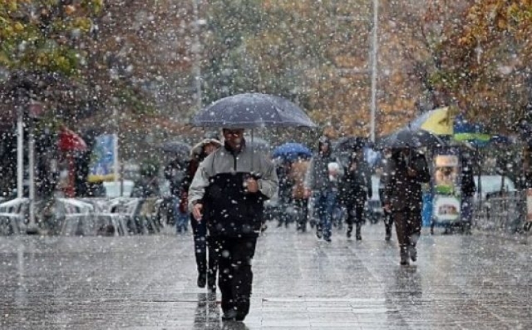 Mos harroni çadrën me vete! Si parashikohet moti për javën e ardhshme